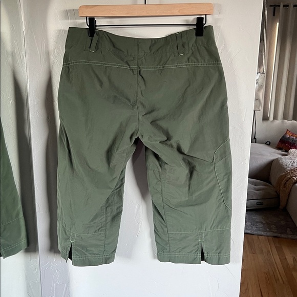 Columbia Olive Green Cargo Capris - Picture 3 of 3